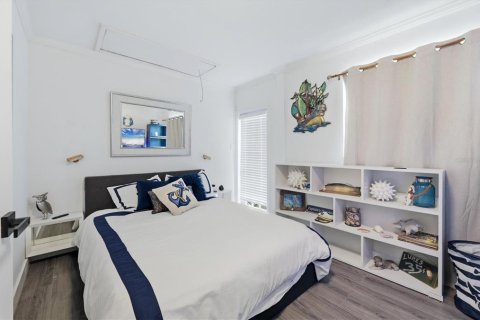 House in Sarasota, Florida 2 bedrooms, 180.69 sq.m. № 2227338 - photo 19