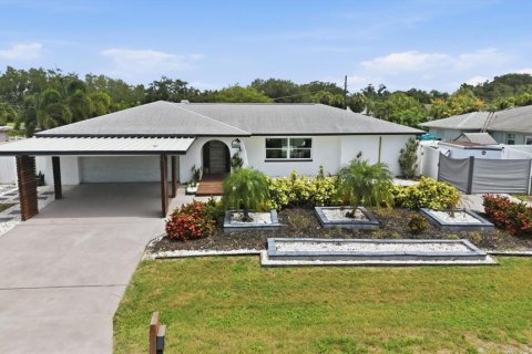 House in Sarasota, Florida 2 bedrooms, 180.69 sq.m. № 2227338