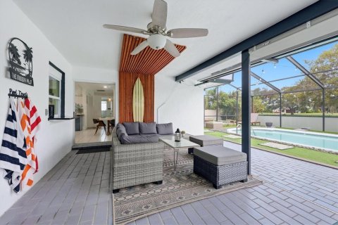 House in Sarasota, Florida 2 bedrooms, 180.69 sq.m. № 2227338 - photo 24