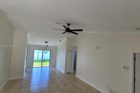 Villa ou maison à vendre à Miami Gardens, Floride: 3 chambres, 111.95 m2 № 2037873 - photo 6