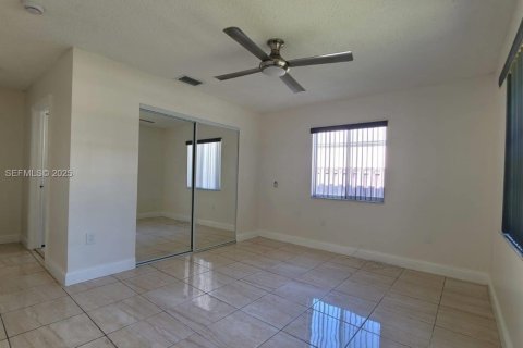 Villa ou maison à vendre à Miami Gardens, Floride: 3 chambres, 111.95 m2 № 2037873 - photo 16