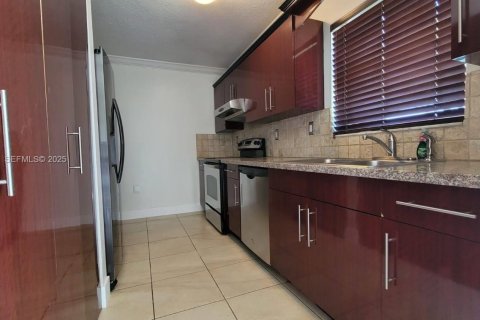 Villa ou maison à vendre à Miami Gardens, Floride: 3 chambres, 111.95 m2 № 2037873 - photo 10