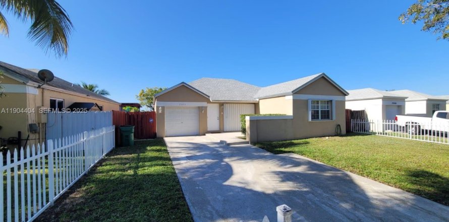 Villa ou maison à Miami Gardens, Floride 3 chambres, 111.95 m2 № 2037873