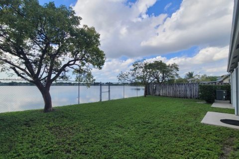 Villa ou maison à vendre à Miami Gardens, Floride: 3 chambres, 111.95 m2 № 2037873 - photo 5