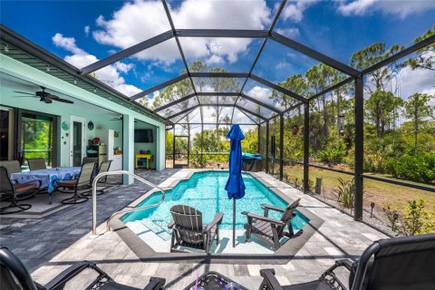 House in Port Charlotte, Florida 3 bedrooms, 147.34 sq.m. № 2092385