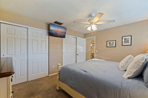 House in Saint Petersburg, Florida 4 bedrooms, 175.4 sq.m. № 1870119 - photo 22