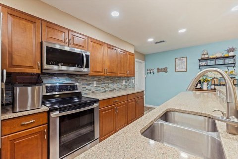 House in Saint Petersburg, Florida 4 bedrooms, 175.4 sq.m. № 1870119 - photo 13