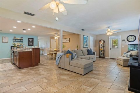 House in Saint Petersburg, Florida 4 bedrooms, 175.4 sq.m. № 1870119 - photo 17
