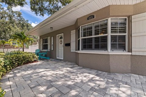 House in Saint Petersburg, Florida 4 bedrooms, 175.4 sq.m. № 1870119 - photo 8