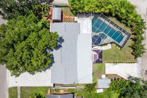 House in Saint Petersburg, Florida 4 bedrooms, 175.4 sq.m. № 1870119 - photo 7