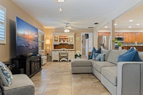 House in Saint Petersburg, Florida 4 bedrooms, 175.4 sq.m. № 1870119 - photo 18