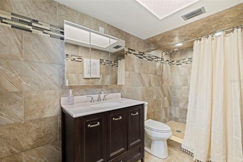 House in Saint Petersburg, Florida 4 bedrooms, 175.4 sq.m. № 1870119 - photo 23