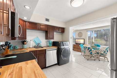 Condo in Clearwater, Florida, 2 bedrooms  № 2101850 - photo 3