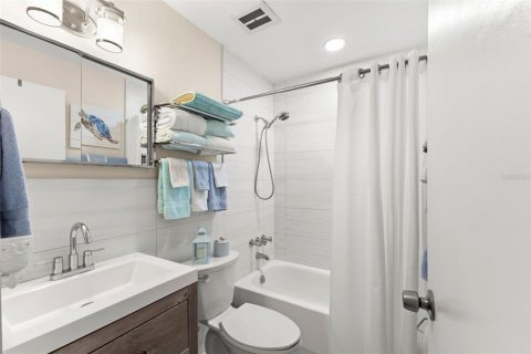 Condo in Clearwater, Florida, 2 bedrooms  № 2101850 - photo 9