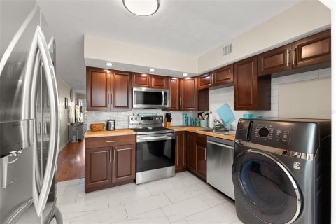 Condo in Clearwater, Florida, 2 bedrooms  № 2101850 - photo 26