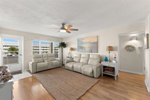 Condo in Clearwater, Florida, 2 bedrooms  № 2101850 - photo 21