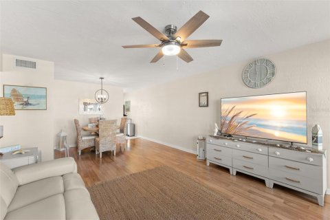Condo in Clearwater, Florida, 2 bedrooms  № 2101850 - photo 22