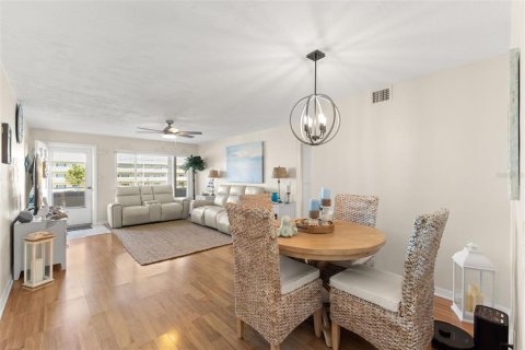 Condo in Clearwater, Florida, 2 bedrooms  № 2101850 - photo 24