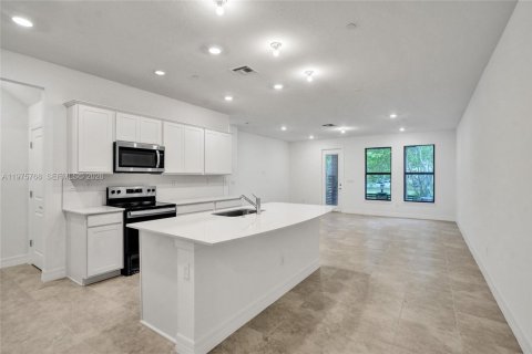 Touwnhouse à louer à Plantation, Floride: 3 chambres, 170.94 m2 № 2038327 - photo 2