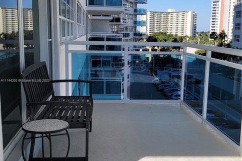 Condo in Fort Lauderdale, Florida, 2 bedrooms  № 1959178 - photo 12