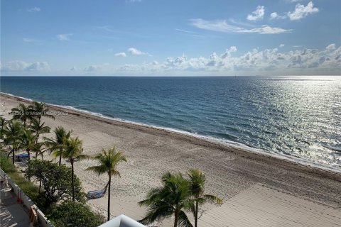 Condo in Fort Lauderdale, Florida, 2 bedrooms  № 1959178 - photo 4