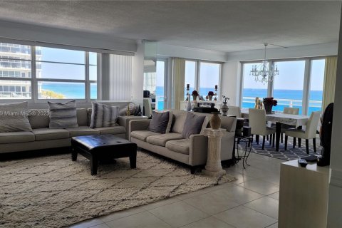 Condo in Fort Lauderdale, Florida, 2 bedrooms  № 1959178 - photo 18