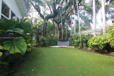 House in Miami, Florida 2 bedrooms, 157.93 sq.m. № 2392999 - photo 11