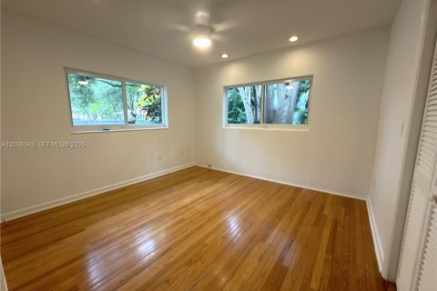 House in Miami, Florida 2 bedrooms, 157.93 sq.m. № 2392999 - photo 4