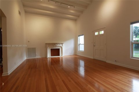 House in Miami, Florida 2 bedrooms, 157.93 sq.m. № 2392999 - photo 2