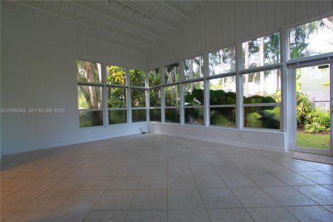 House in Miami, Florida 2 bedrooms, 157.93 sq.m. № 2392999 - photo 9