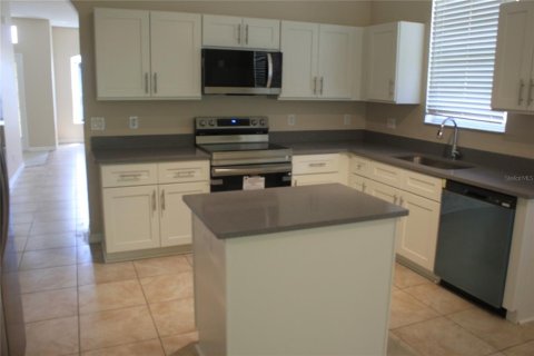 House in Kissimmee, Florida 4 bedrooms, 181.35 sq.m. № 2238584 - photo 8
