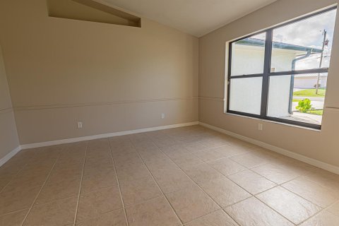 Villa ou maison à vendre à Port St. Lucie, Floride: 4 chambres, 176.7 m2 № 2426388 - photo 3