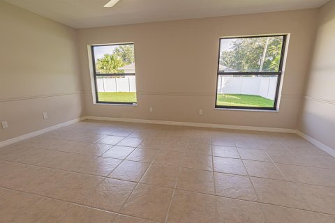 Villa ou maison à vendre à Port St. Lucie, Floride: 4 chambres, 176.7 m2 № 2426388 - photo 13