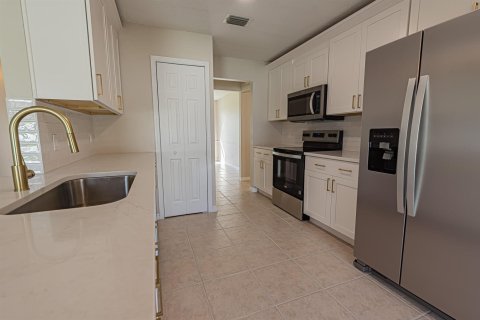 Villa ou maison à vendre à Port St. Lucie, Floride: 4 chambres, 176.7 m2 № 2426388 - photo 6