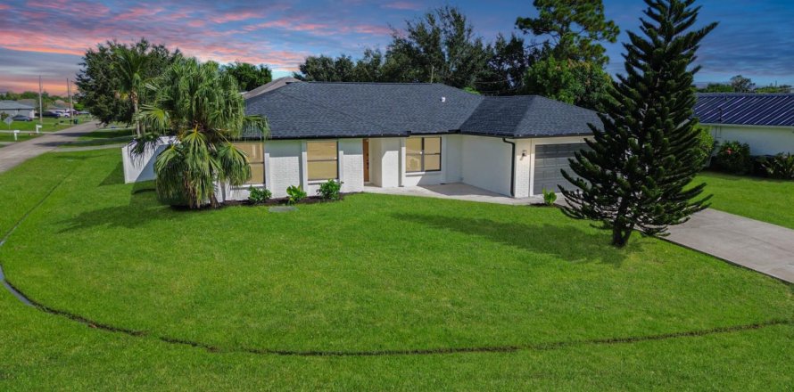 Villa ou maison à Port St. Lucie, Floride 4 chambres, 176.7 m2 № 2426388