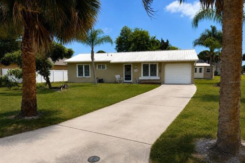 House in Vero Beach, Florida 3 bedrooms, 107.02 sq.m. № 2098080