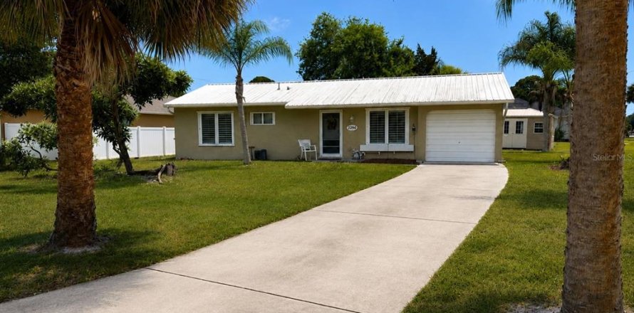House in Vero Beach, Florida 3 bedrooms, 107.02 sq.m. № 2098080
