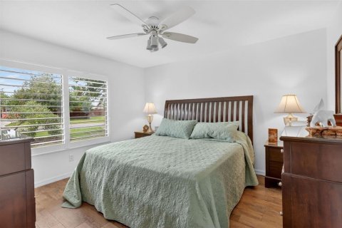 House in Vero Beach, Florida 3 bedrooms, 107.02 sq.m. № 2098080 - photo 20