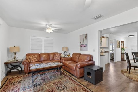 House in Vero Beach, Florida 3 bedrooms, 107.02 sq.m. № 2098080 - photo 14