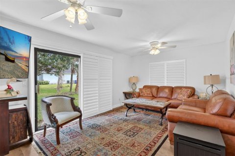House in Vero Beach, Florida 3 bedrooms, 107.02 sq.m. № 2098080 - photo 13
