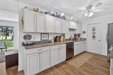 House in Vero Beach, Florida 3 bedrooms, 107.02 sq.m. № 2098080 - photo 6