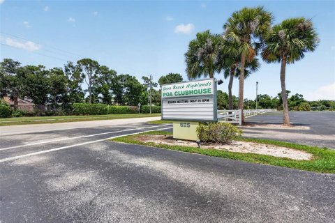House in Vero Beach, Florida 3 bedrooms, 107.02 sq.m. № 2098080 - photo 30