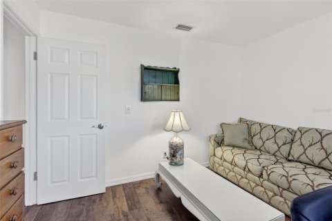 House in Vero Beach, Florida 3 bedrooms, 107.02 sq.m. № 2098080 - photo 27