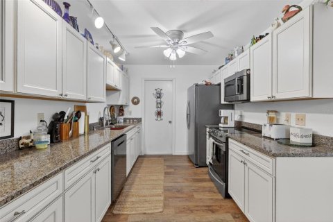 House in Vero Beach, Florida 3 bedrooms, 107.02 sq.m. № 2098080 - photo 7
