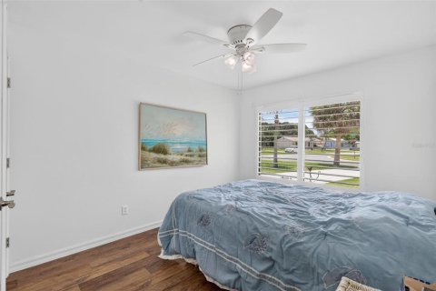 House in Vero Beach, Florida 3 bedrooms, 107.02 sq.m. № 2098080 - photo 25