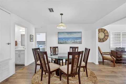 House in Vero Beach, Florida 3 bedrooms, 107.02 sq.m. № 2098080 - photo 10