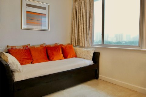 Condominio en venta en Sunny Isles Beach, Florida, 34.37 m2 № 1982613 - foto 7