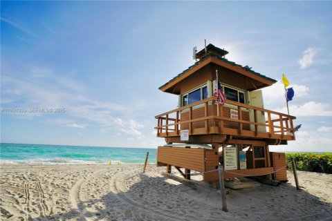 Condominio en venta en Sunny Isles Beach, Florida, 34.37 m2 № 1982613 - foto 2