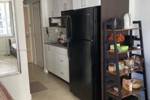 Condominio en venta en Sunny Isles Beach, Florida, 34.37 m2 № 1982613 - foto 11