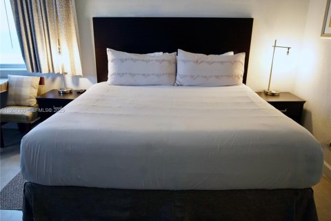 Condominio en venta en Sunny Isles Beach, Florida, 34.37 m2 № 1982613 - foto 4